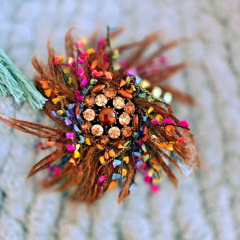 Handmade turquoise thick chenille yarn clutch handbag with brooch - Picture 5 of 11